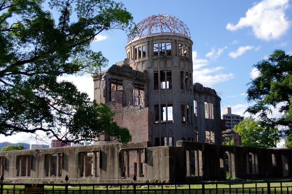 Hiroszima - zniszczony budynek po wybuchu bomby atomowej