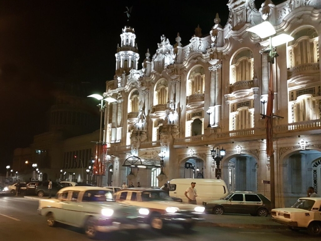 Teatr Wielki w Hawanie nocą