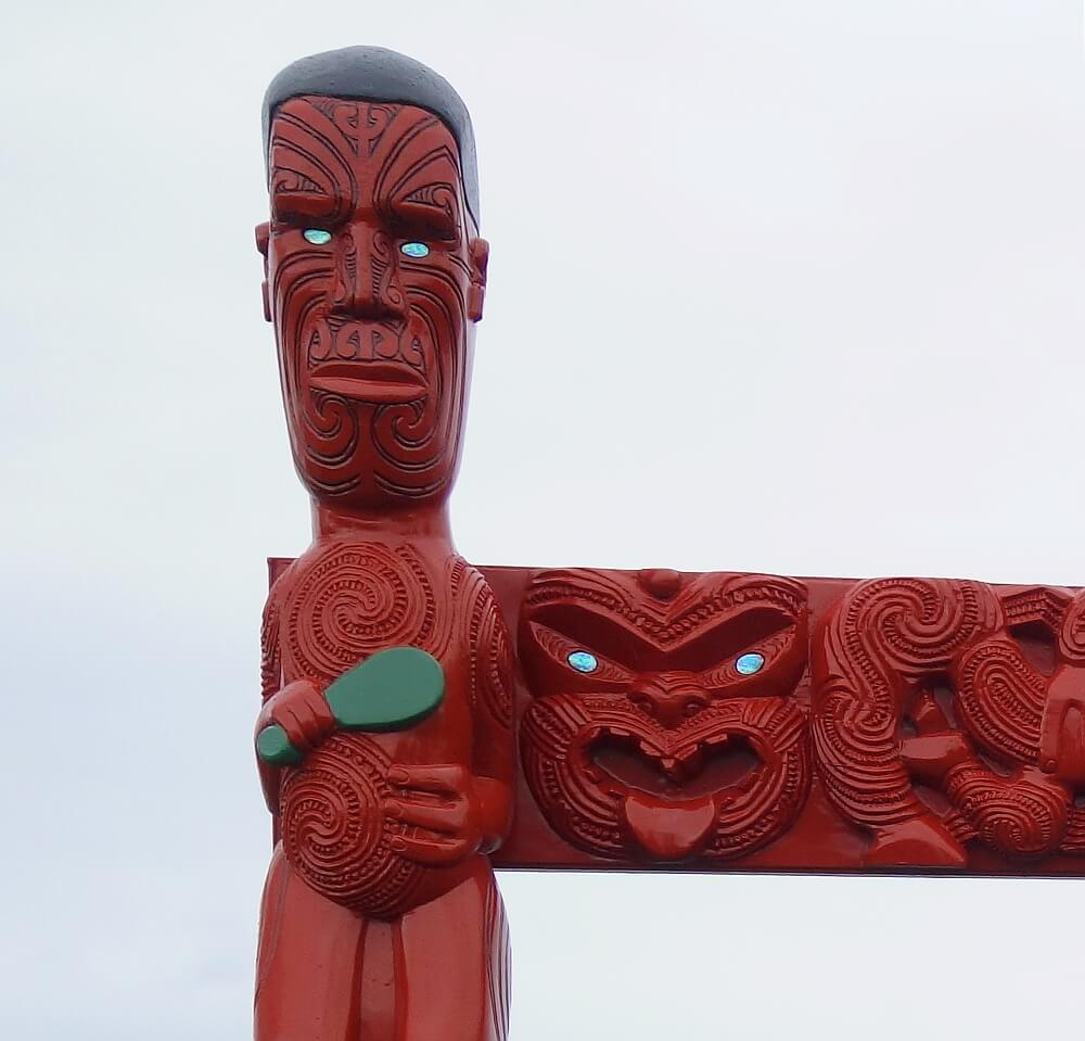 Detal z maoryskiej bramy strzegącej jeziora Taupo