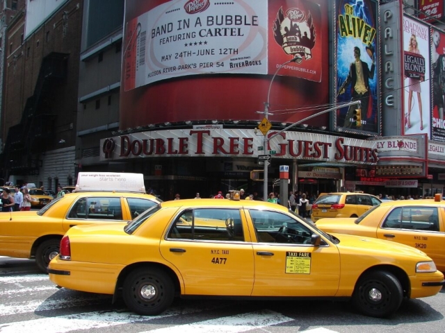żółte taksówki w Nowym Jorku
