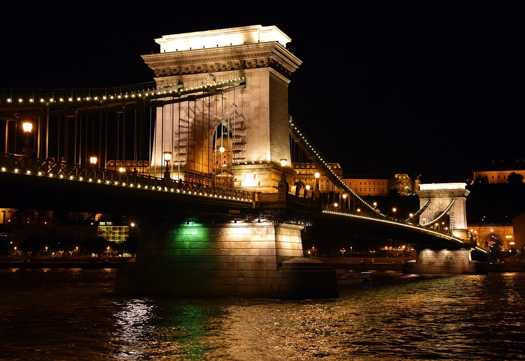 Budapeszt - Most Łańcuchowy nocą