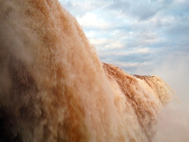 wodospad Diabelska Gardziel o zachodzie słońca