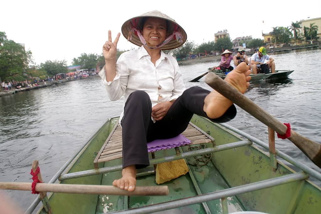 Wietnamka tradycyjnie wiosłująca nogami